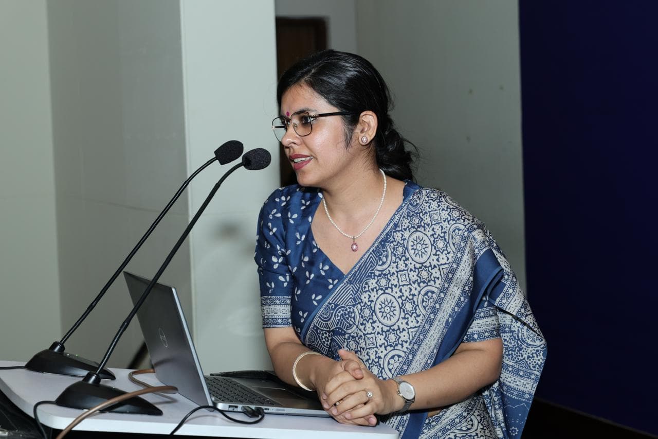 Sidhya Senani addressing the ISB MFAB Class of 2027 inaugural session