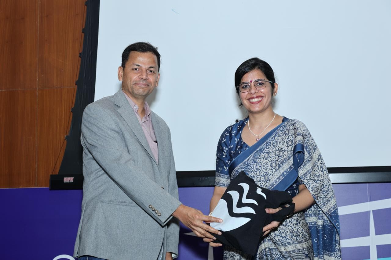 Sidhya Senani being felicitated by the ISB team after the session
